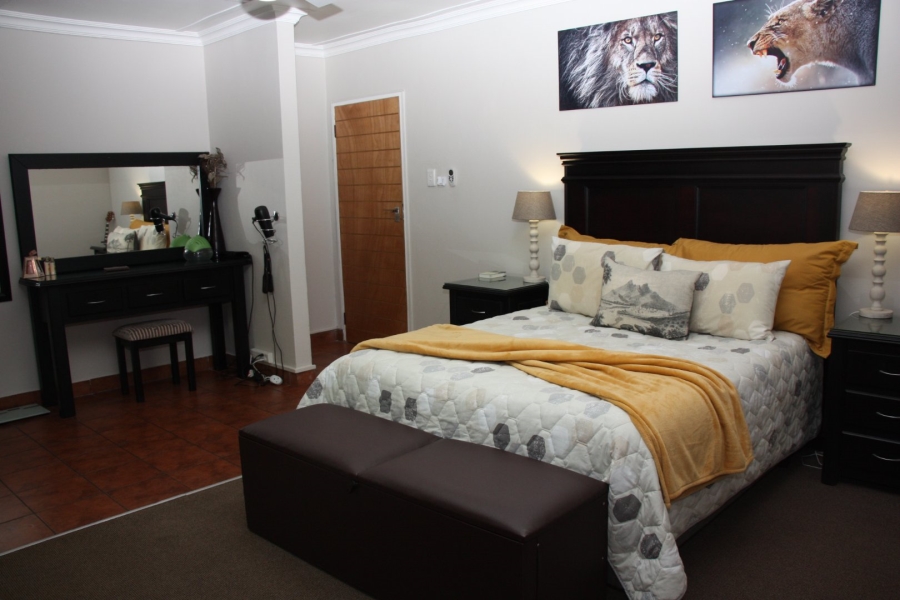 5 Bedroom Property for Sale in Langenhovenpark Free State